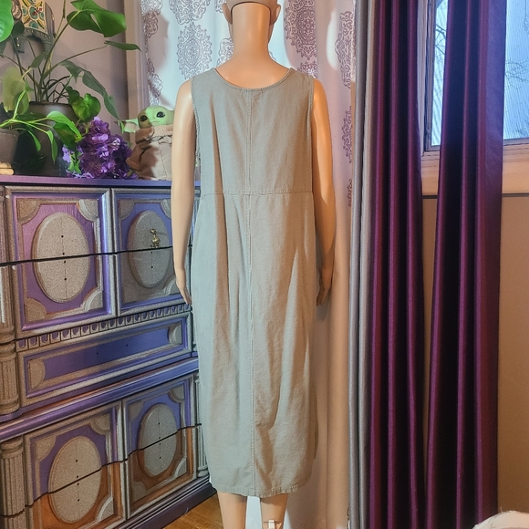 Sleeveless greenish dress with flowers - Picture 2 of 7